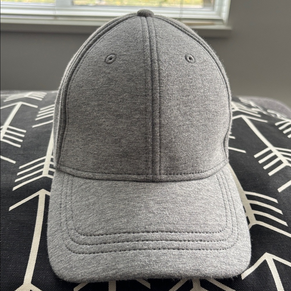 Lululemon grey hat